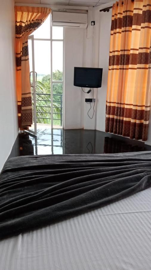 Air Vision 98 Hotel Katunayaka Екстериор снимка