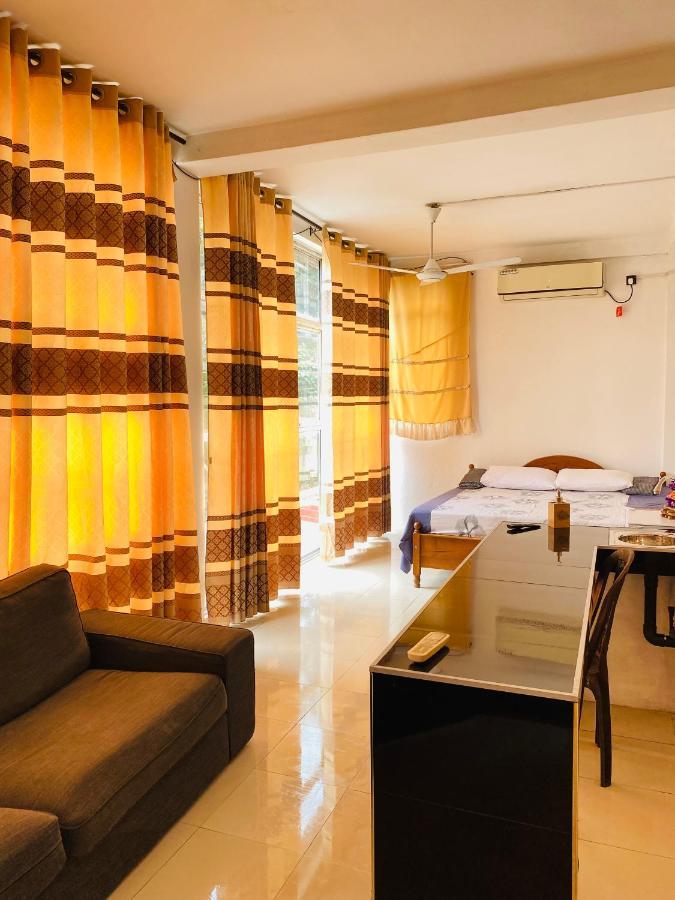 Air Vision 98 Hotel Katunayaka Екстериор снимка
