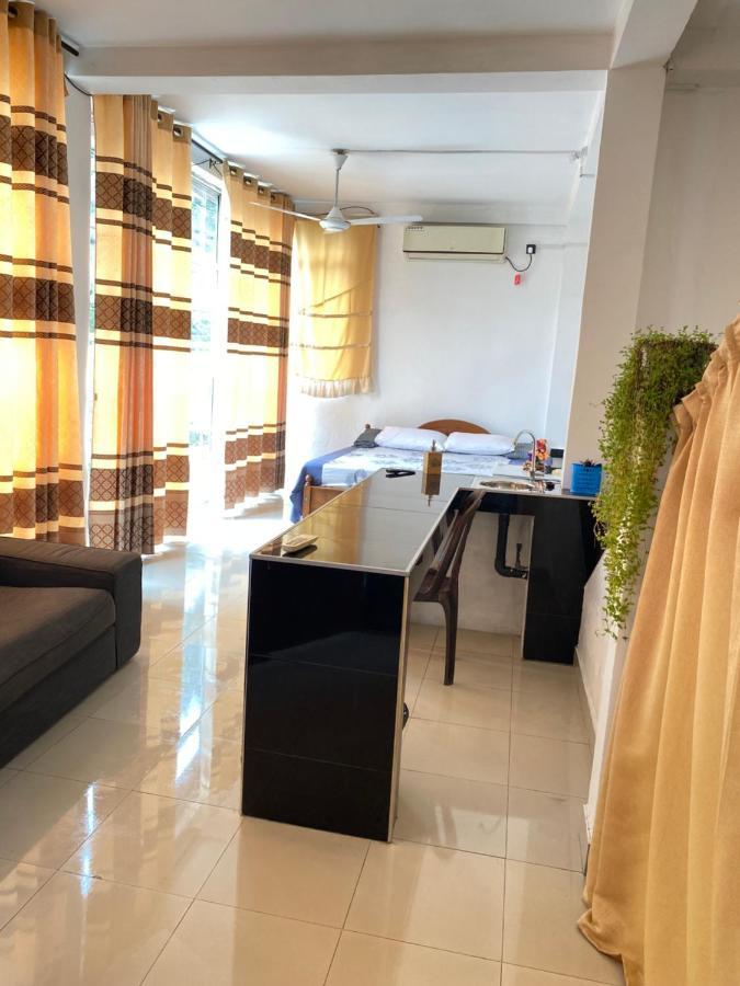 Air Vision 98 Hotel Katunayaka Екстериор снимка